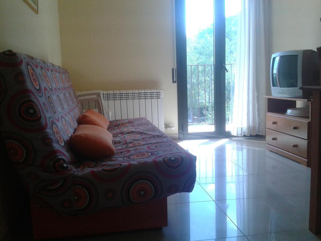 Apartamentos Fonda Finet Sant Feliu De Pallerols Luaran gambar
